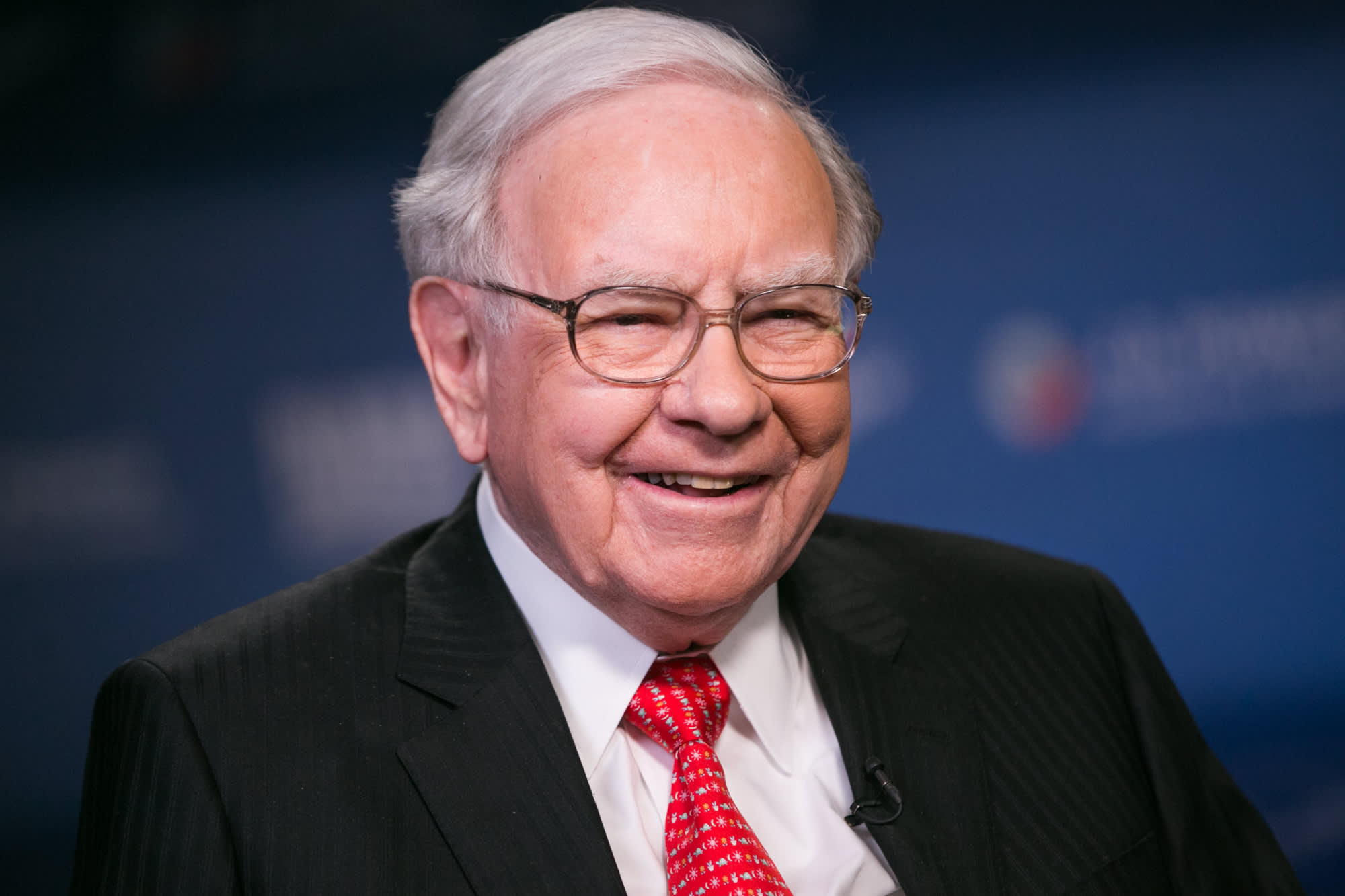 Warren Buffett’s Berkshire buys  $4.9 billion stake in Alphabett, cuts down on Apple shares