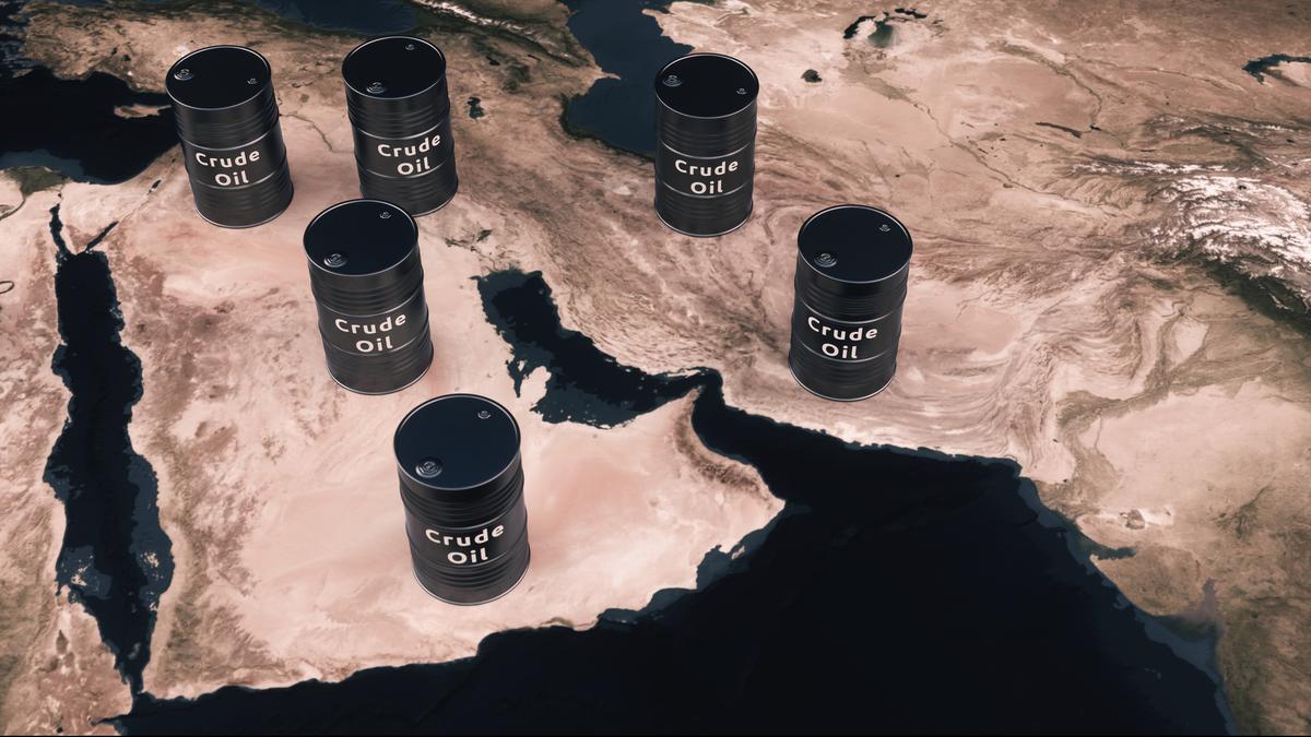 Crude Extends Rally as Trump Reviews Iran’s Latest Proposal, Brent Near $110