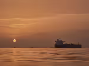 India-Linked LPG Tanker Attempts Rare Strait of Hormuz Exit Amid Cooking Fuel Supply Crisis