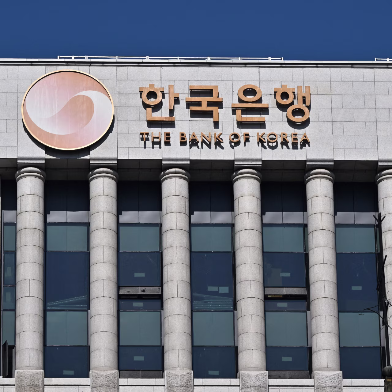 South Korea Raises Interest Rates for the First Time Since 2023, KOSPI Crashes 7.68%
