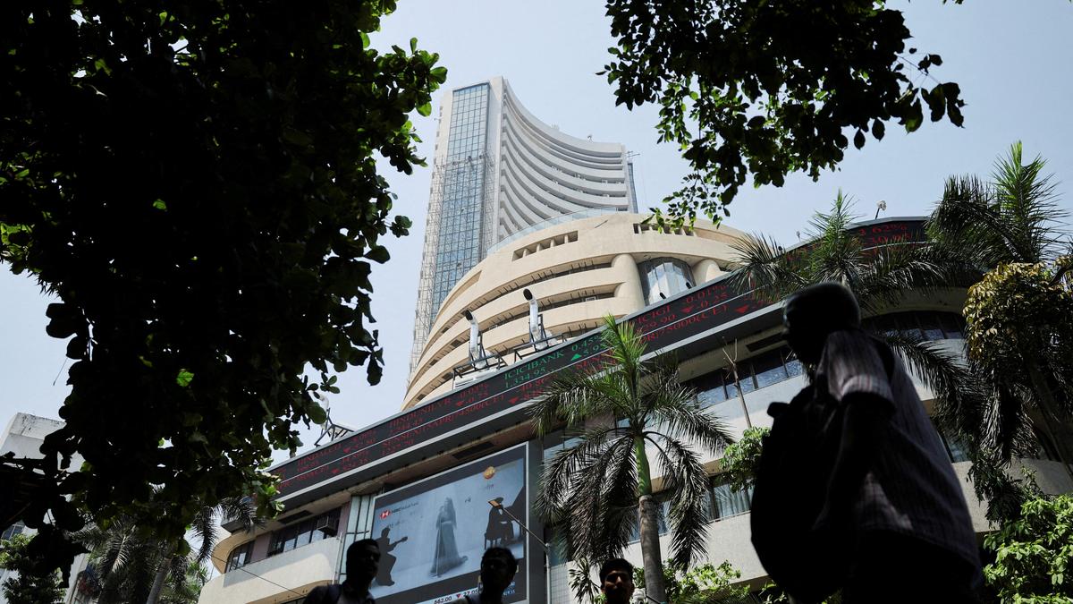 Stock markets trade lower amid persistent foreign fund outflows, trade uncertainties