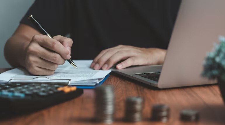 Equity Mutual Fund Inflows Rise 8% to ₹25,978 Crore in February: AMFI Data.