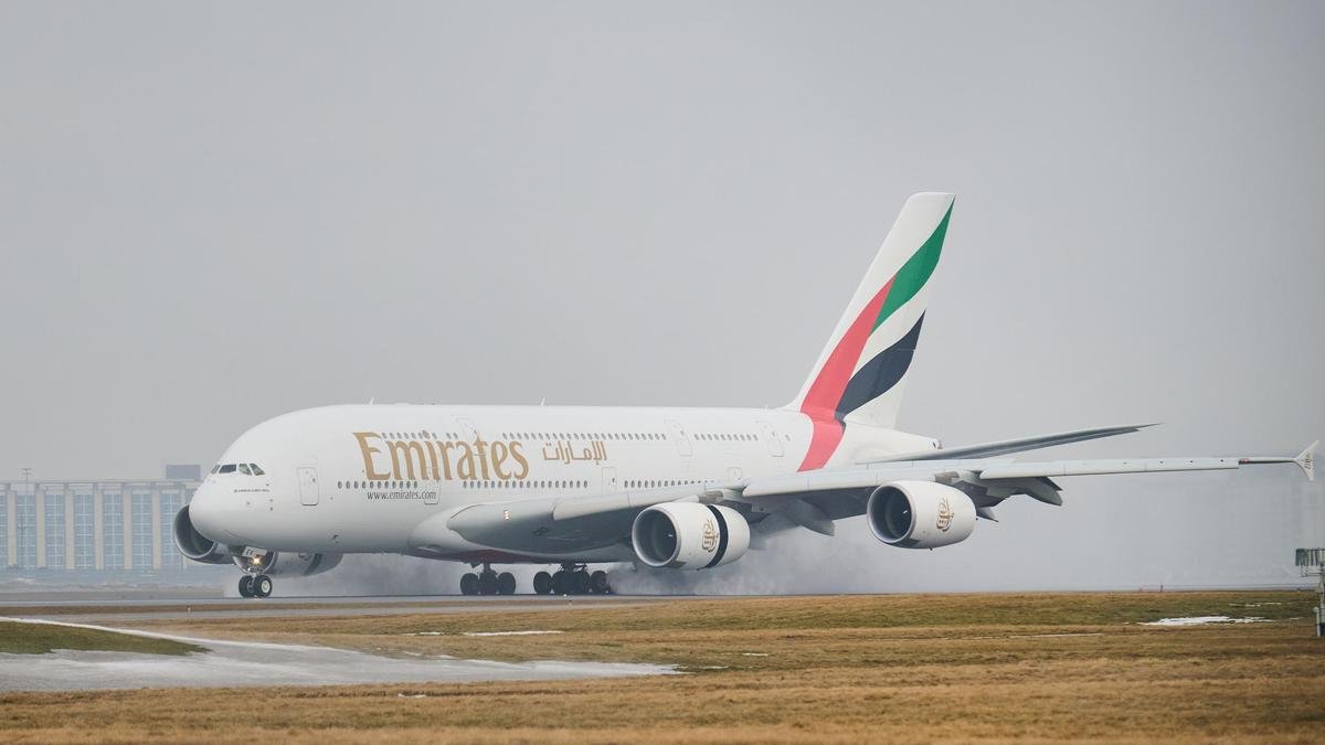 Partial Flight Resumptions from Dubai Restore Some Global Gold Flows After War Disruptions