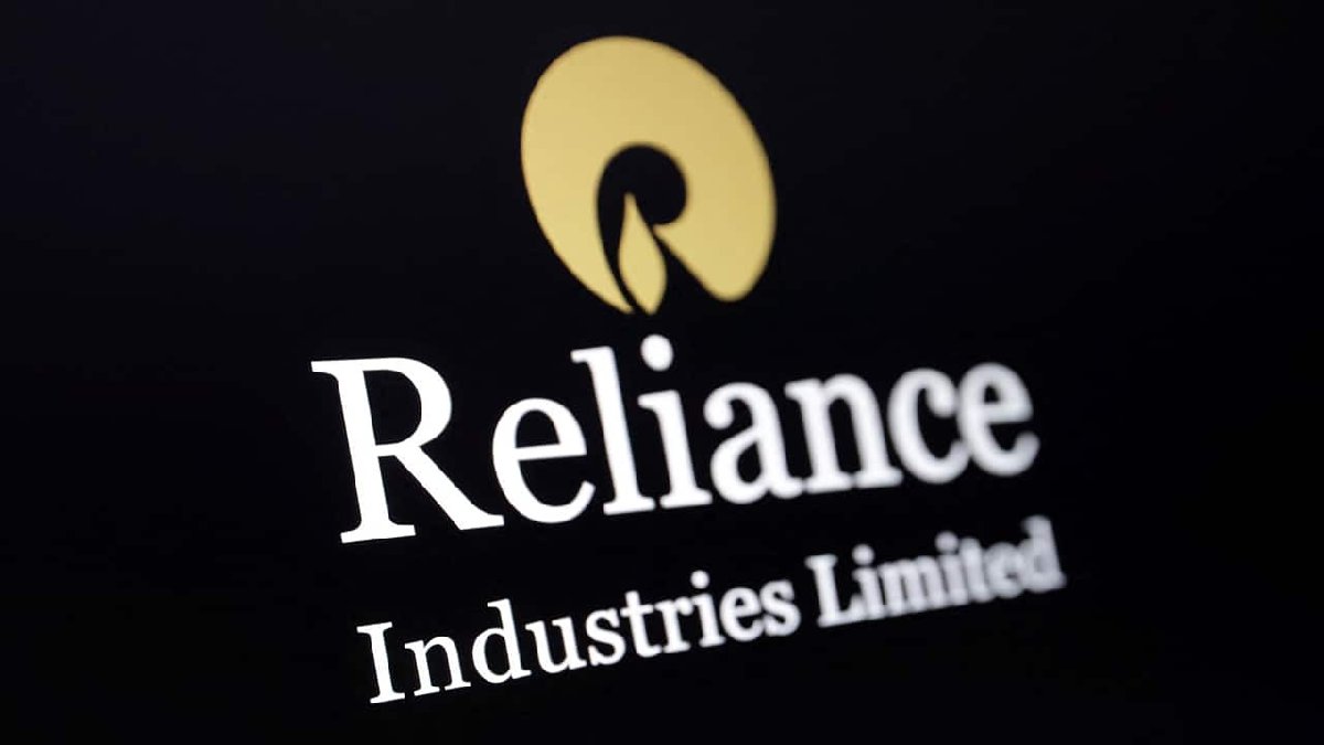 Reliance Shares Jump 2.5% After US Grants India 30-Day Waiver to Buy Russian Oil