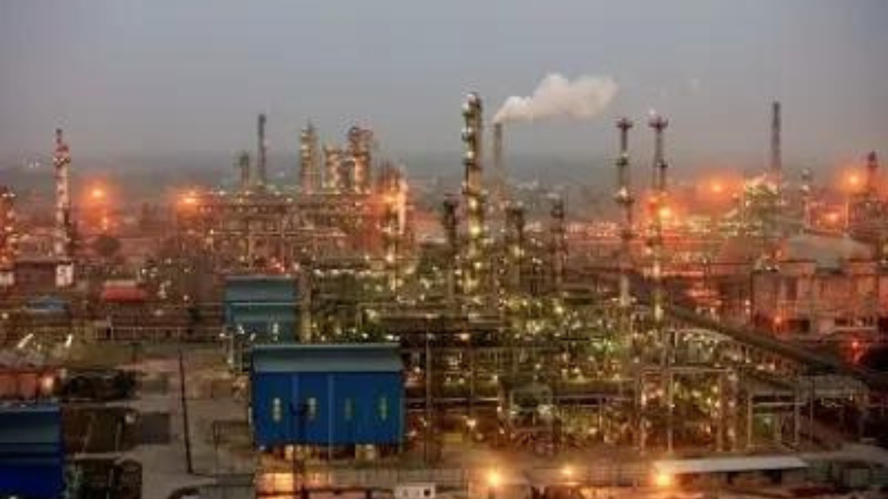 India Plans ‘Aatmanirbhar 2.0’ to Protect Economy from Global Supply Chain & Energy Crisis