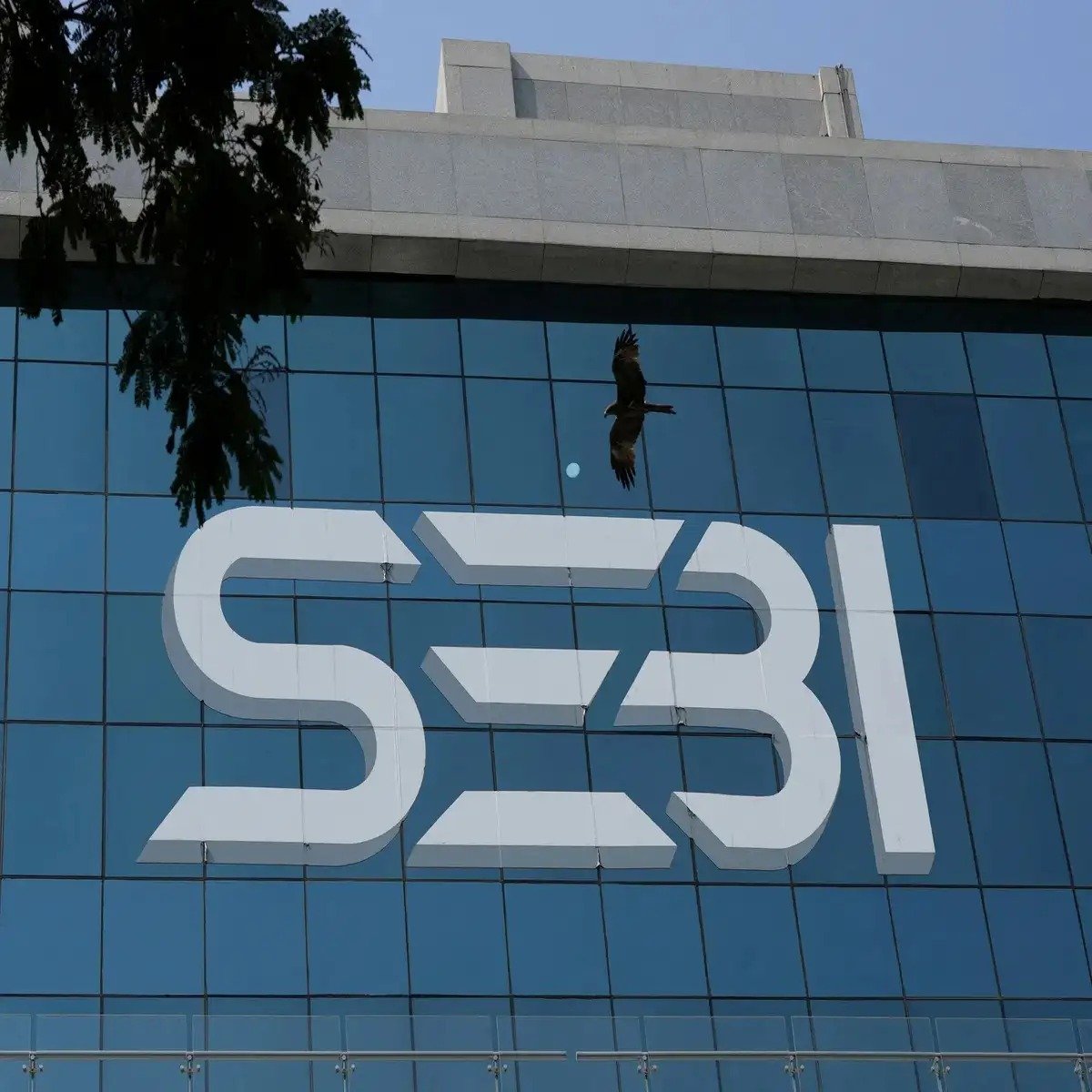 SEBI Scraps 44 Mutual Fund Schemes; ₹57,000 Cr Shift Sparks Big Investor Confusion