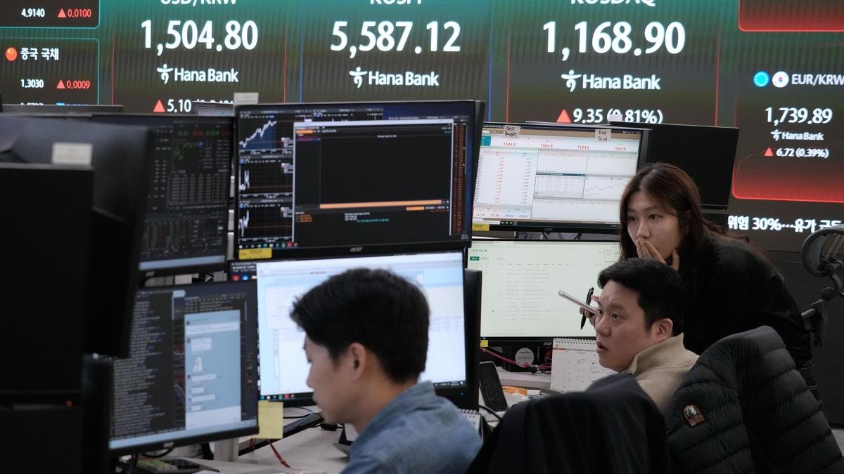 Global Stocks Slide While Oil Prices Rise Amid Uncertainty Over Iran-Israel Ceasefire