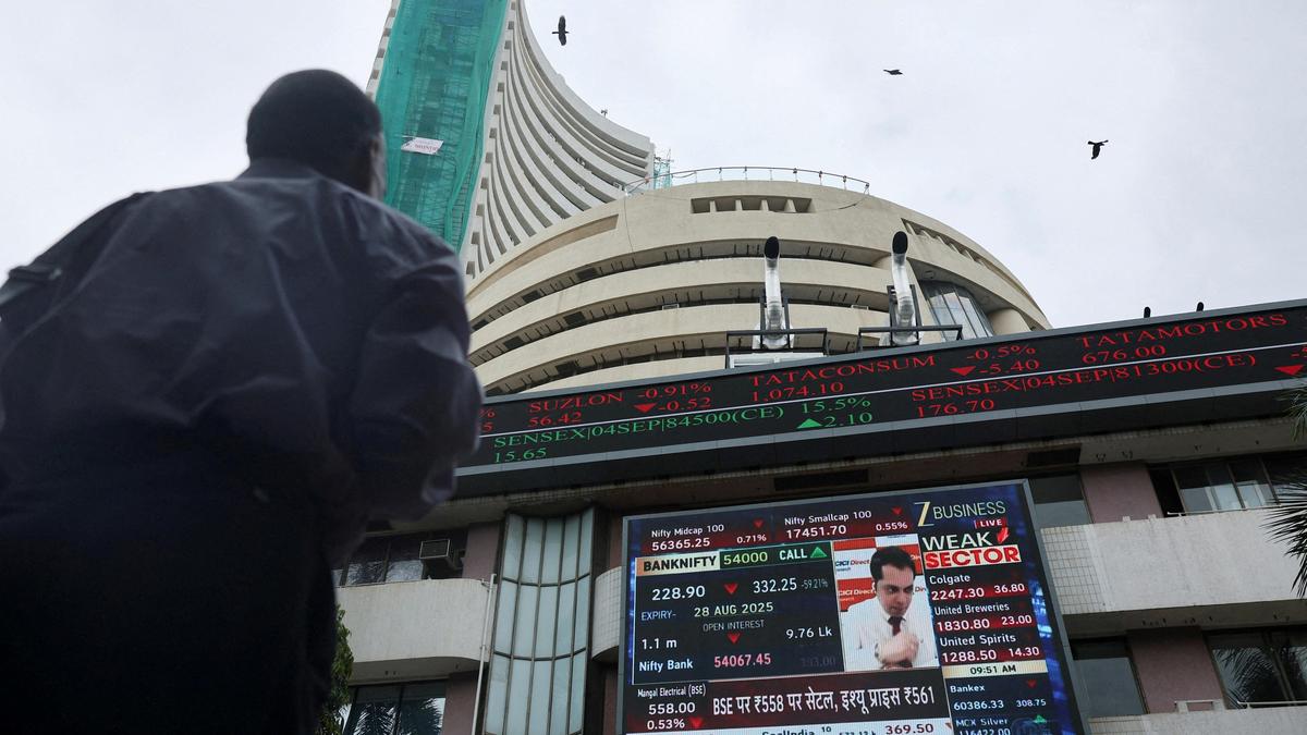 Stock Markets Decline in Early Trade, Dragged by IT Firms