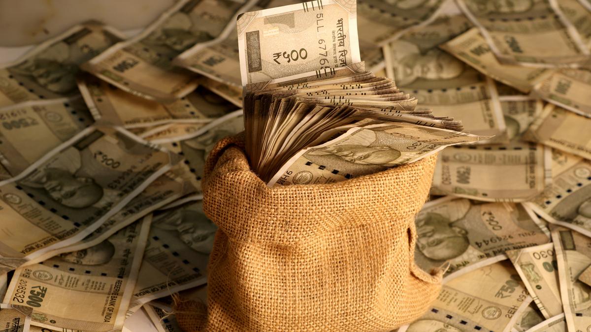 Rupee Recovers 19 Paise from Record Low, Closes at 91.71 Against US Dollar
