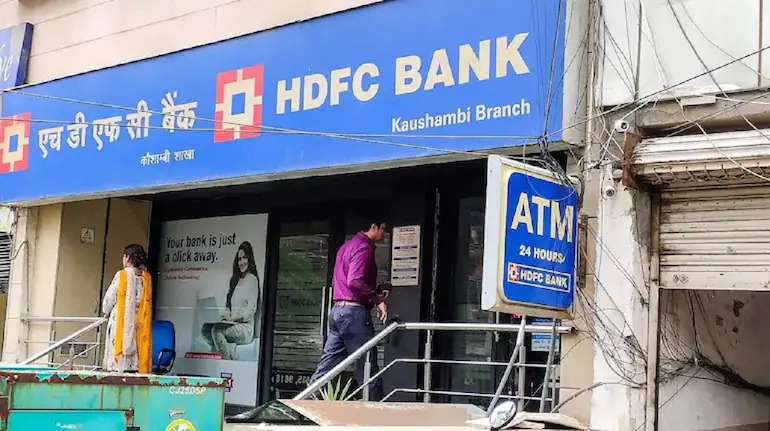 HDFC Bank Q3 FY26 Net Profit Rises 11.5% YoY to ₹18,654 Crore, Asset Quality Improves