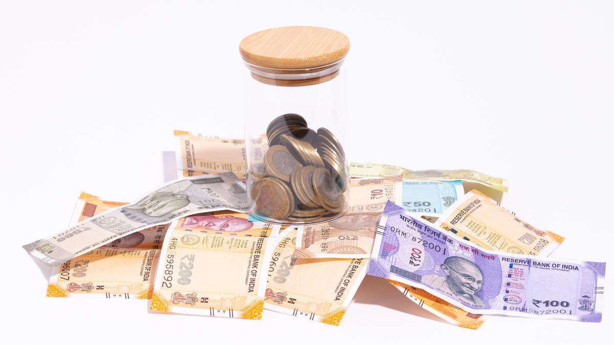 Rupee closes unchanged at ₹90.66 against US dollar in range‑bound session
