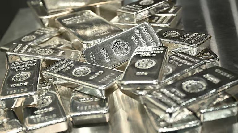 Silver ETFs Jump 5.5%, Hindustan Zinc Gains 3.5% as Silver Prices Surge Amid Easing Global Tensions