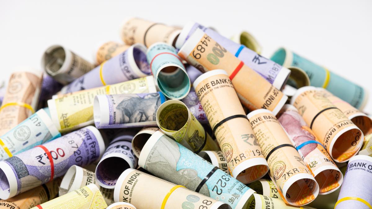 Rupee May Close 2026 at ₹93 Amid FDI Outflows and Costly Non-Russian Crude