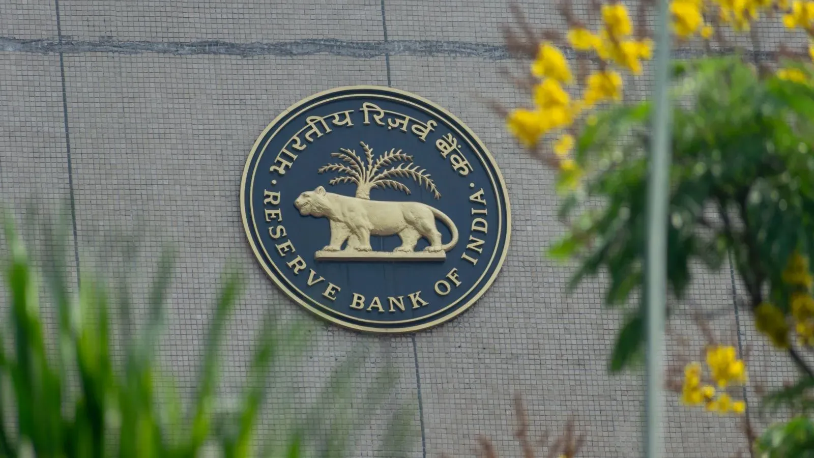 FCNR(B) Deposit Mobilisation Starts Slow, Banks Confident of Meeting September Targets