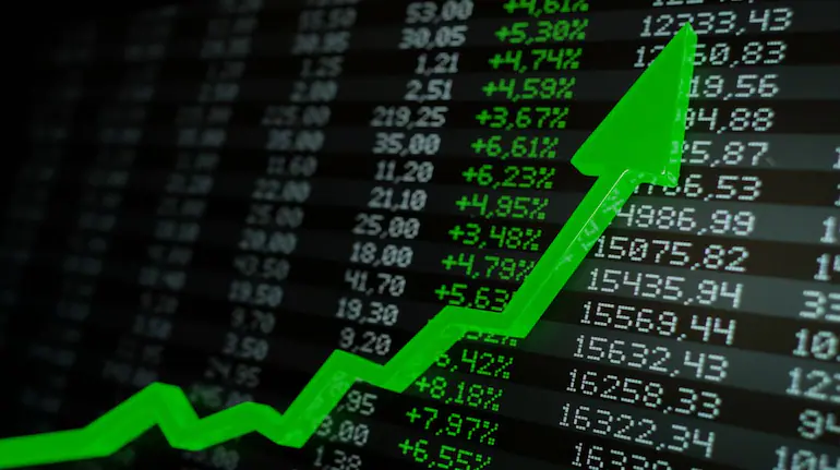 Sensex Gains 400 Points, Banking Stocks Lead Market Recovery