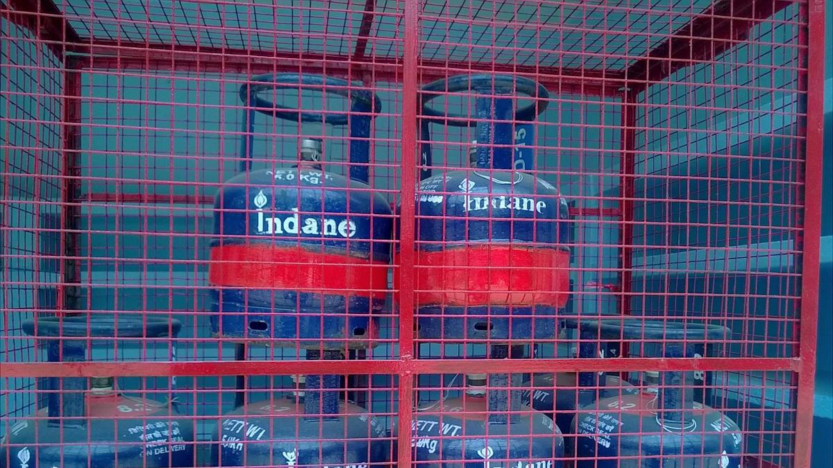 Centre Doubles LPG Cylinder Allocation for Migrant Workers Across States