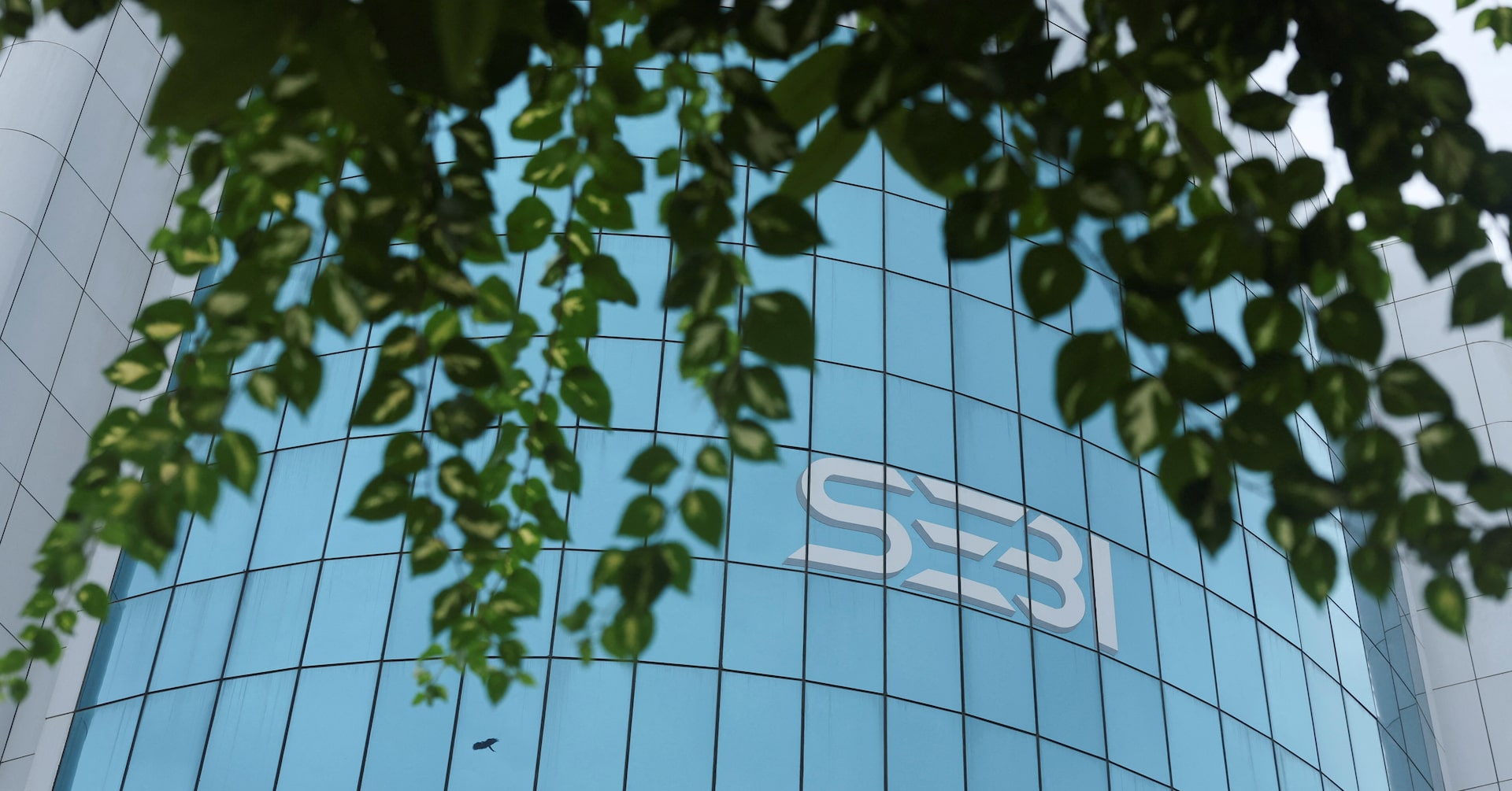 SEBI Extends IPO Clearance Deadline Amid War-Led Market Volatility