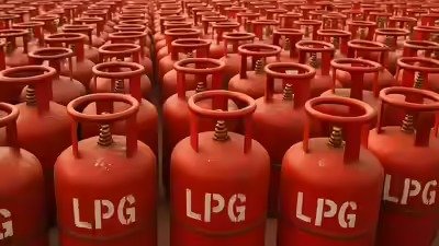 India Invokes Emergency Measures, Asks Refiners to Boost LPG Output Amid US-Iran War Fears