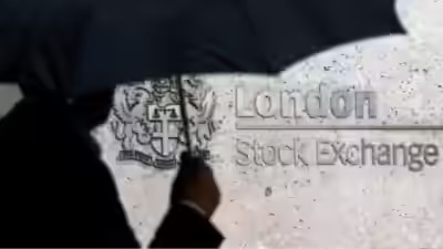 UK market milestone: FTSE 100 crosses 10,000 for the first time as global equity rally continues into 2026