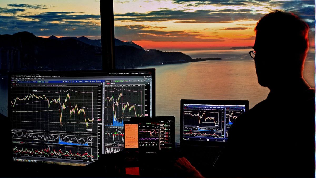 Motilal Oswal Warns Up to 30–40% of Indian IT Services Revenue at Risk as AI Advances from Palantir, Anthropic Trigger Market Concerns