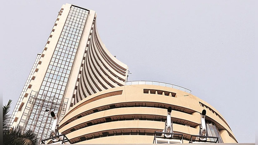 Sensex Ends Flat, Nifty Holds Above 25,950 as IT Stocks Lag; Auto & Healthcare Shine