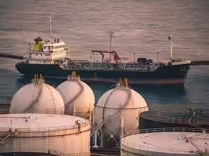 India Hesitates on US-Approved Iranian Oil as War Risks Complicate Deals